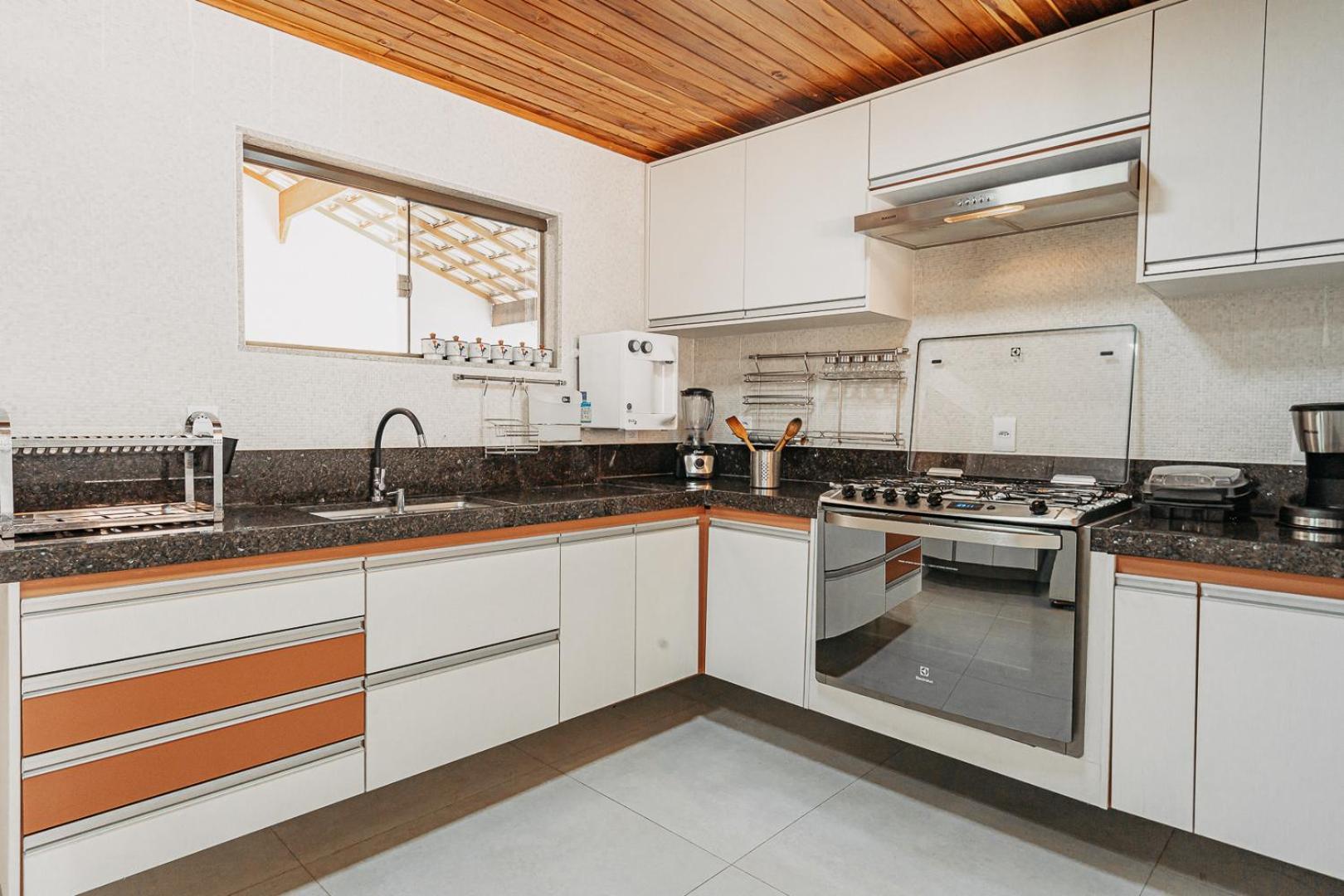 אנשייטה Casadecastelhanos, Quadra Do Mar De Castelhanos, 4 Suites Com Ar, Churrasqueira, Piscina, Hidromassagem, Cozinha Integrada Gourmet Ideal Para Familia E Amigos מראה חיצוני תמונה